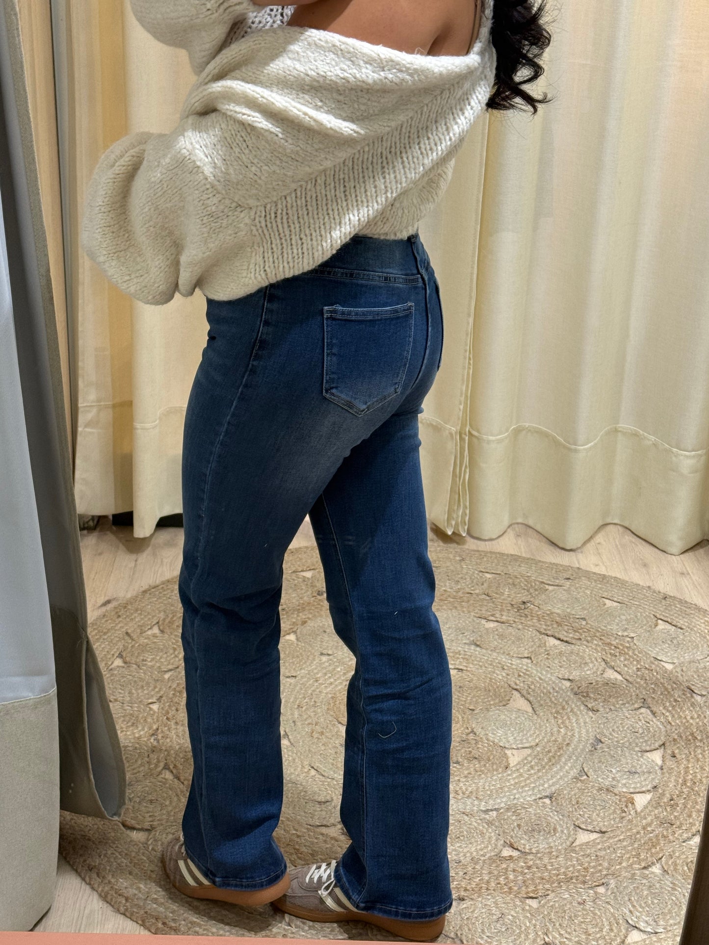 Jean Leslie – Taille Haute Asymétrique, Coupe Droite