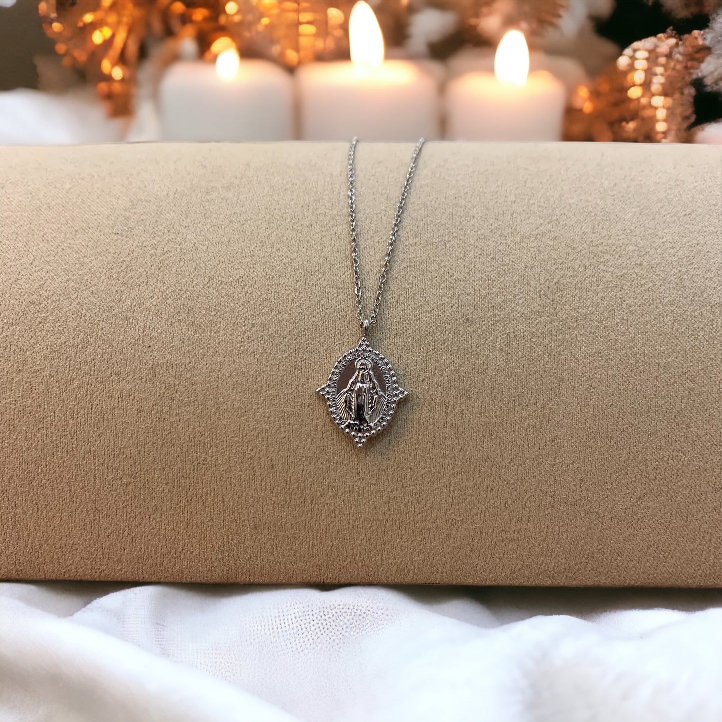 Collier Joshua