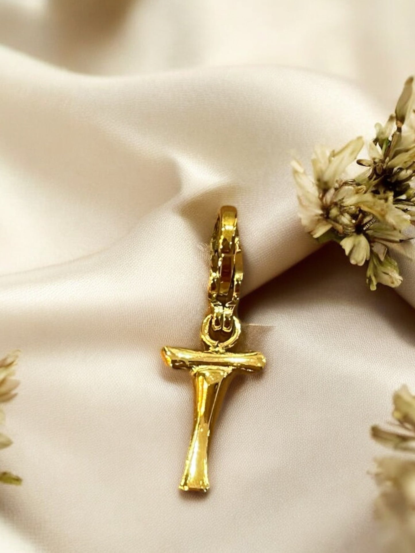 Charm « Lettre martelée »