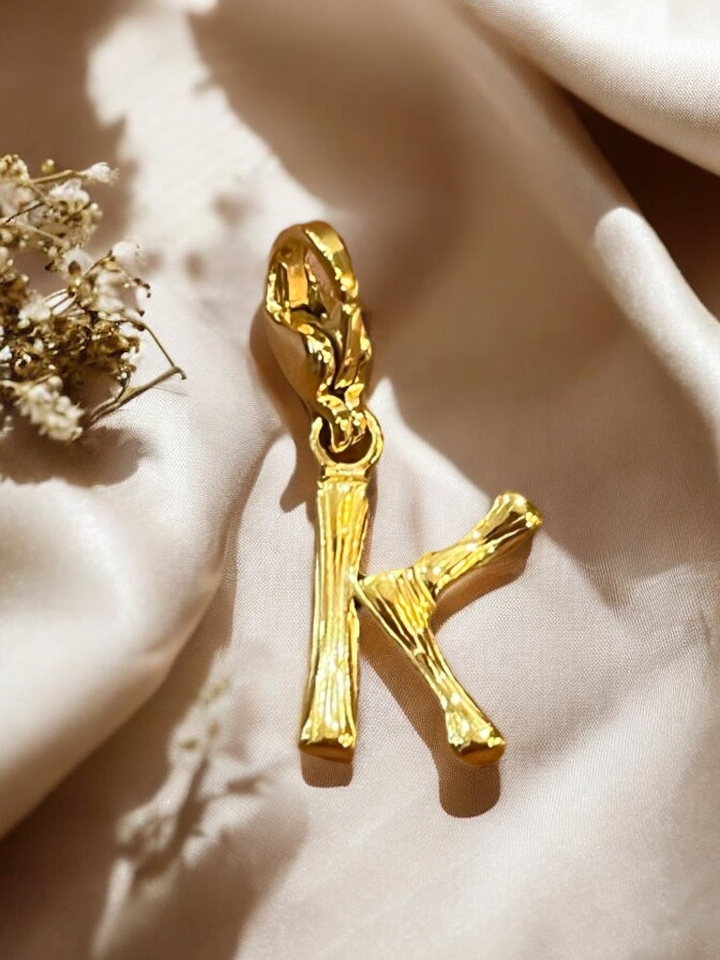 Charm « Lettre martelée »