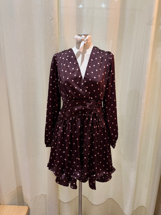 Robe Clarisse – Satin, pois & élégance chocolat