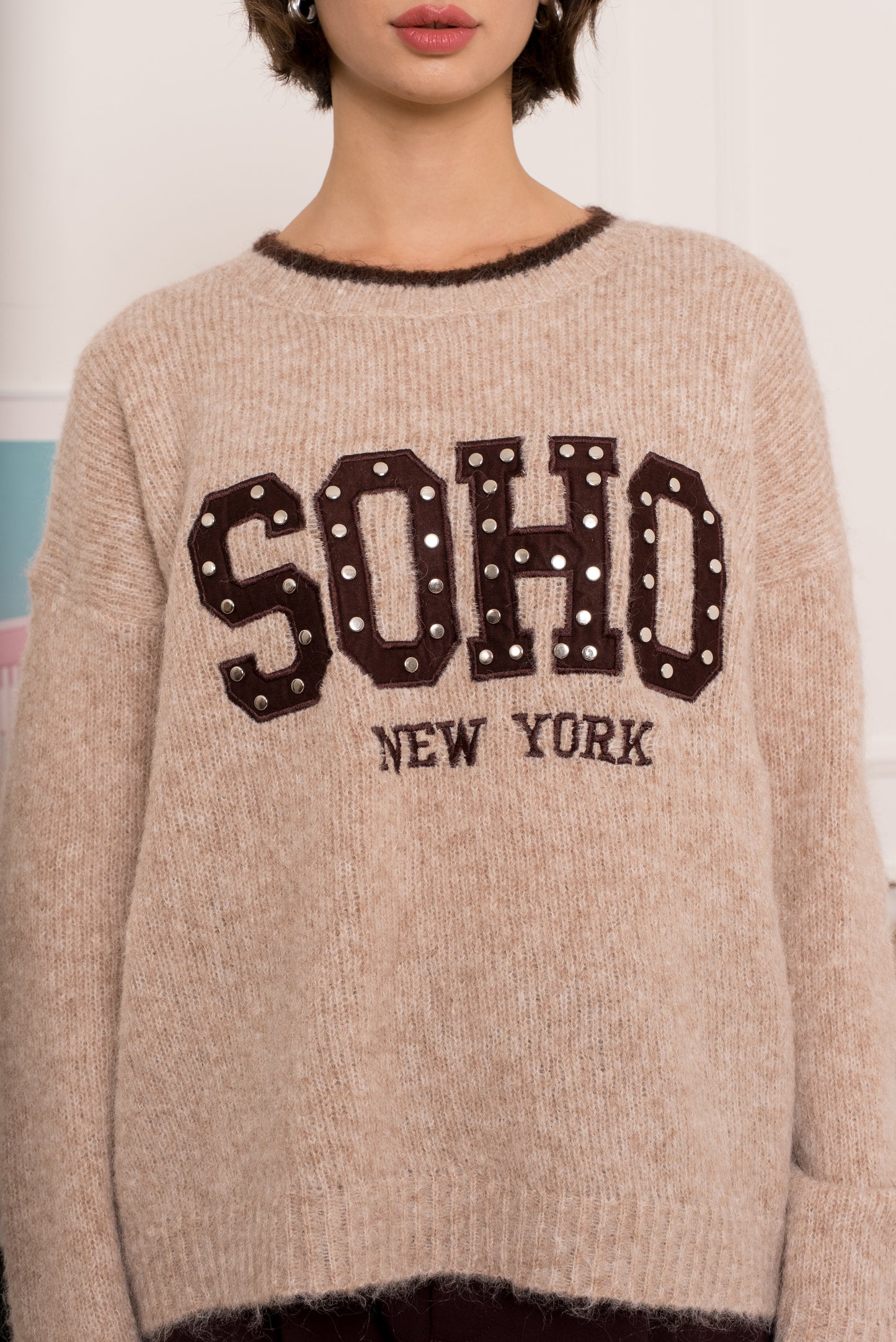 Pull Kate – Style Soho & détails cloutés