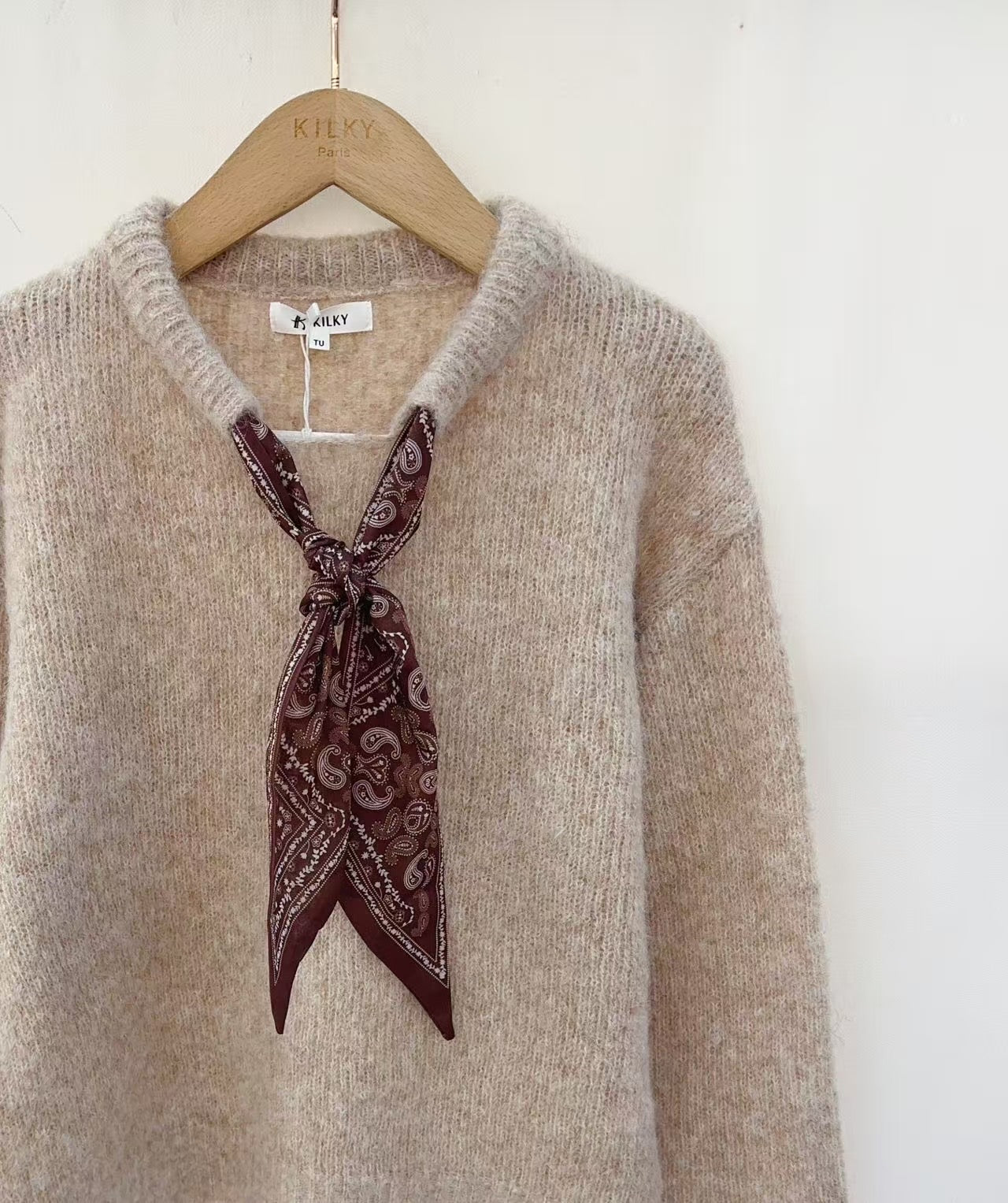 Pull Anouk  – élégance & confort avec foulard intégré