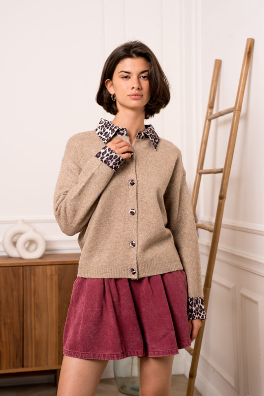 Gilet Paula – Col chemise léopard & détails tendance