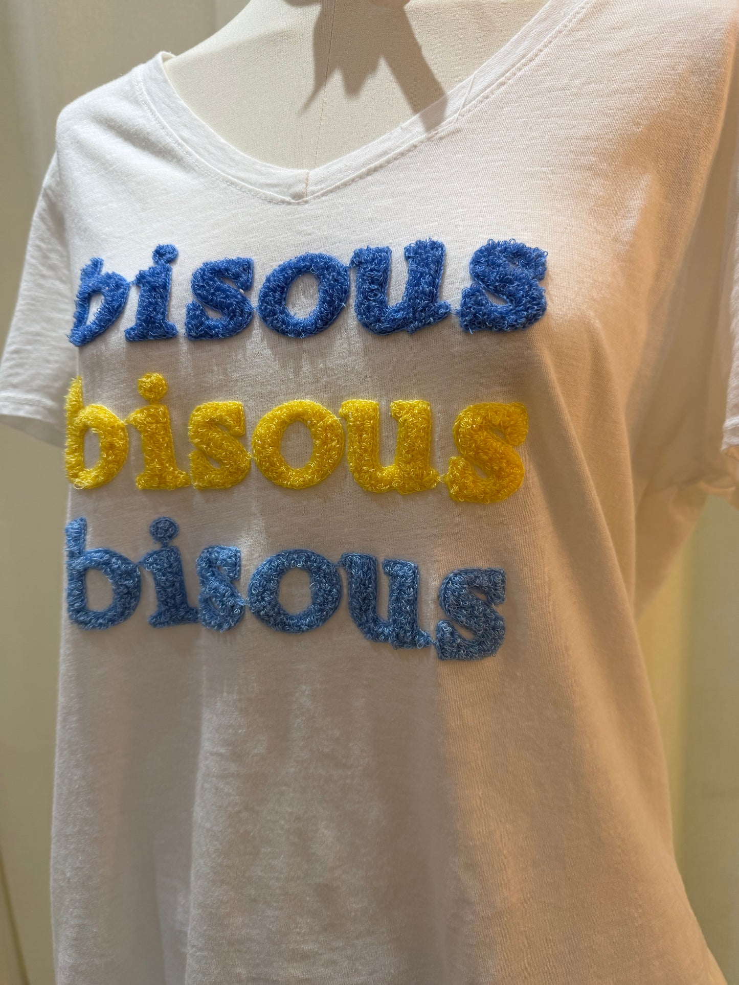 T-shirt Bisous – Détail relief & esprit fun