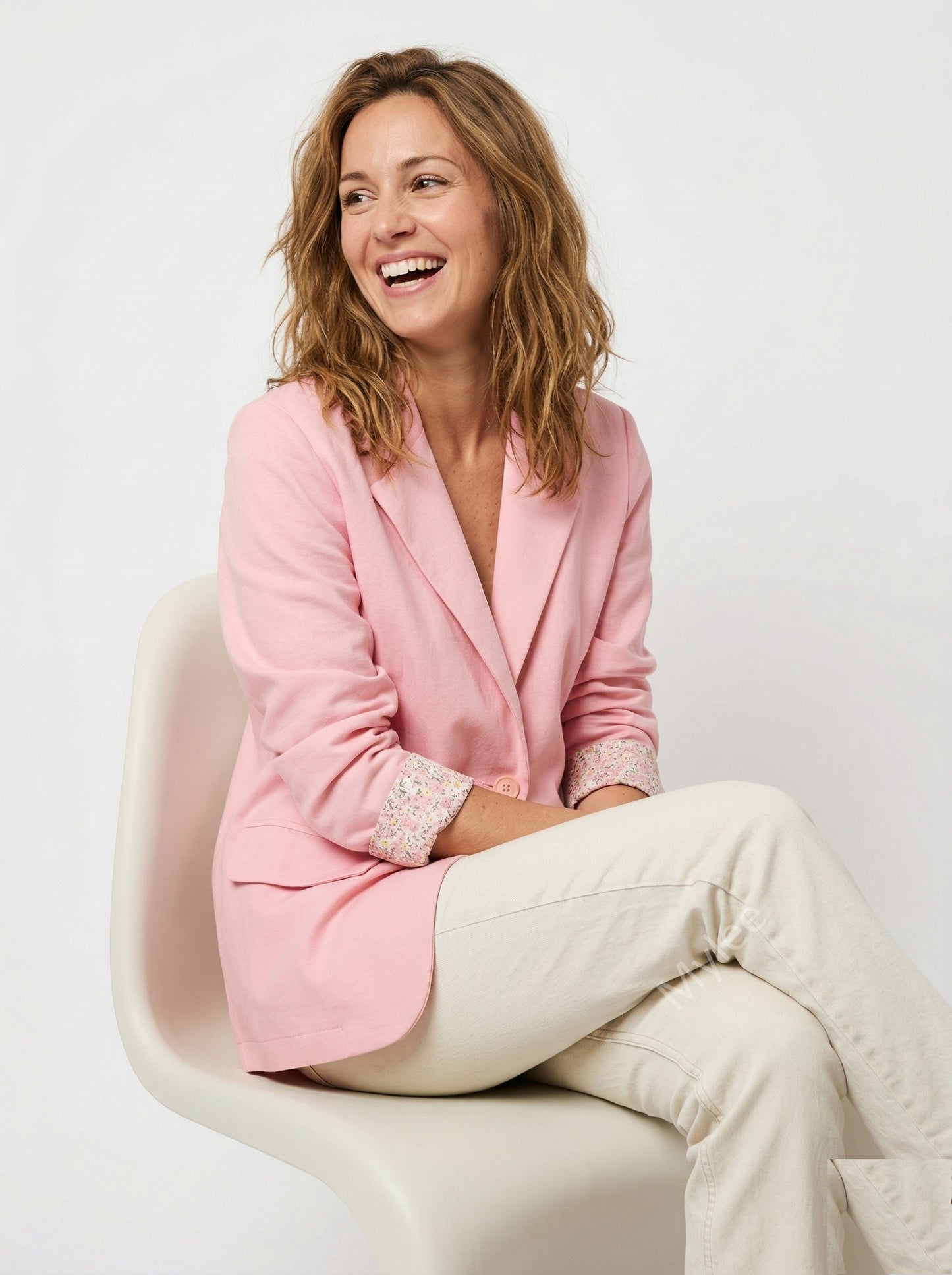 Blazer Gabrielle – Cintré & détails fleuris